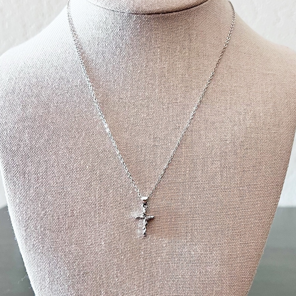 Silver Twisted Metal Crucifix 1/2” Cross 16" Necklace Christian Faith Religious